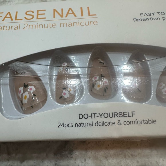 24 Piece Nude White Floral Press On Nails NWT Almond Medium Length - Picture 3 of 10